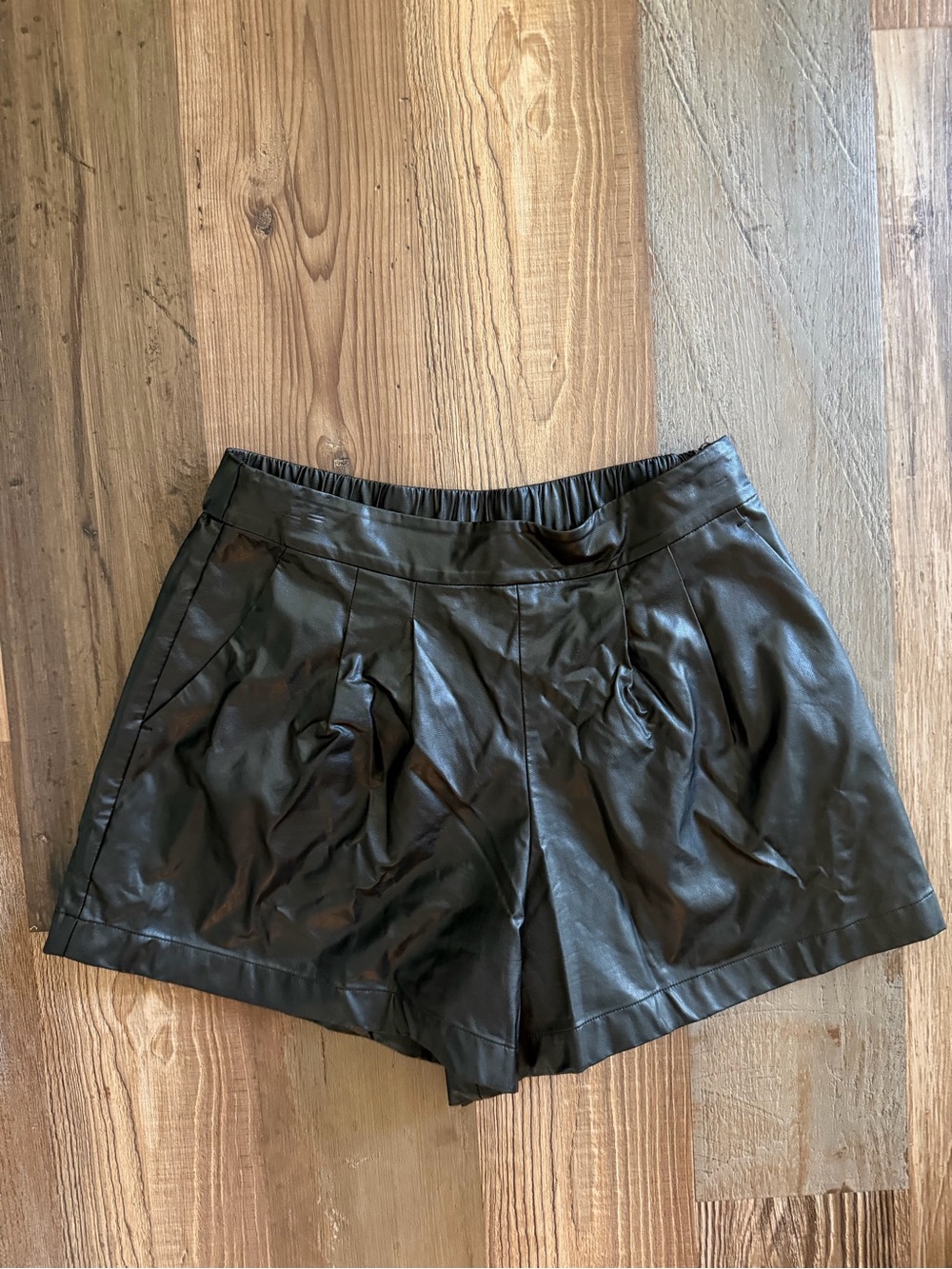 Crosby by Mollie Burch Black Faux Leather Pleated Women’s Shorts